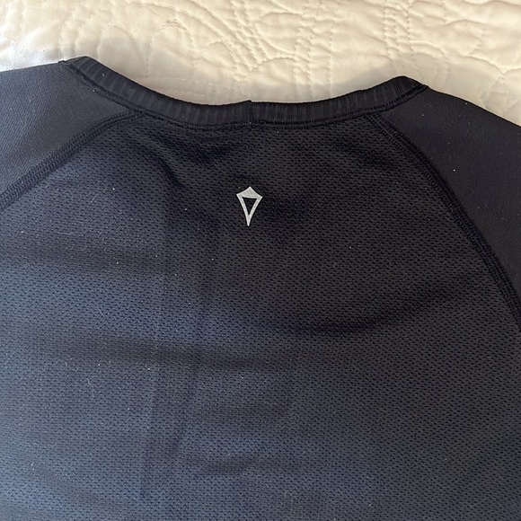 Black ivivva top - Picture 3 of 4